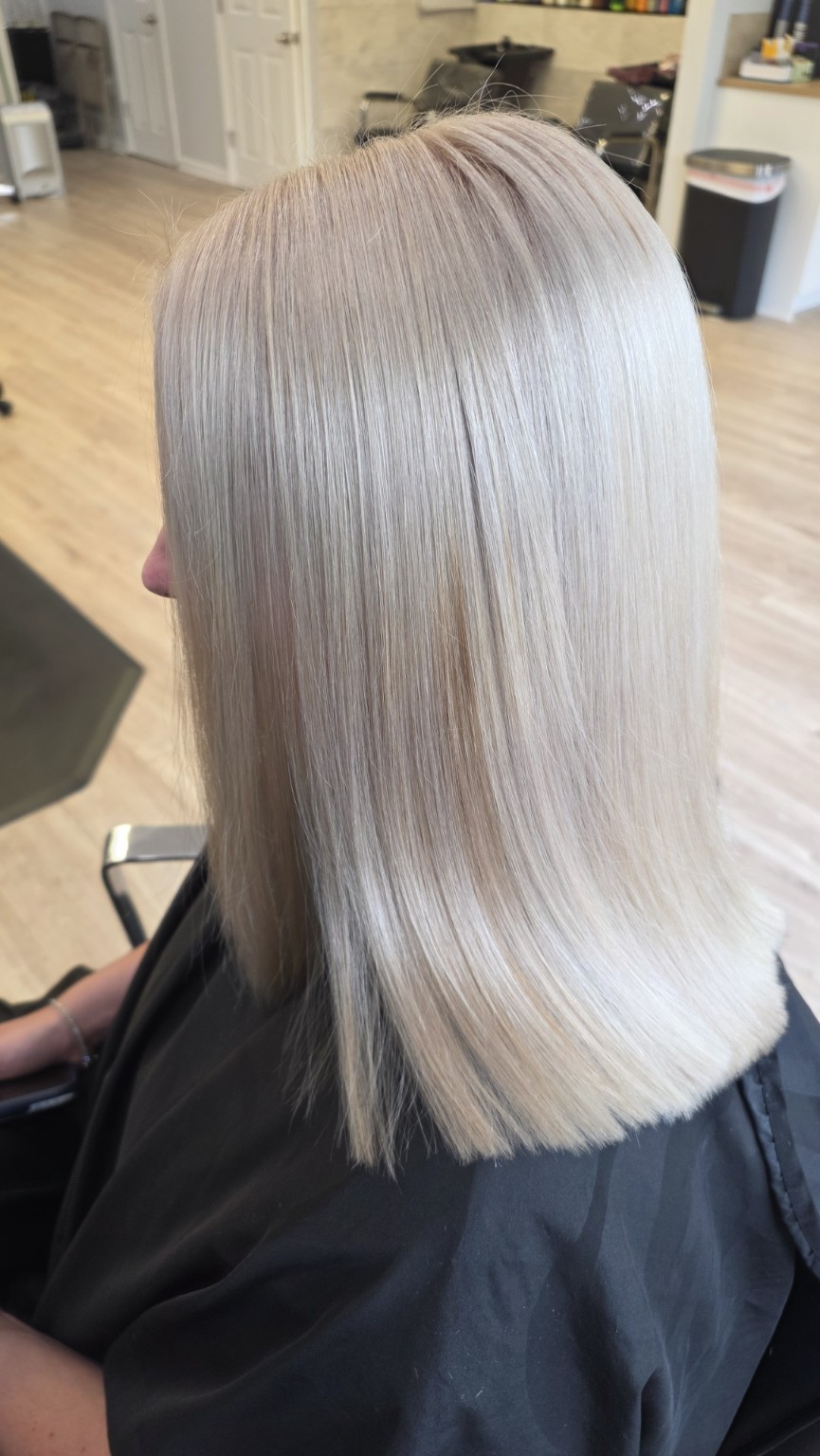 Sleek dimensional platinum blonde hair by Tara Carrano